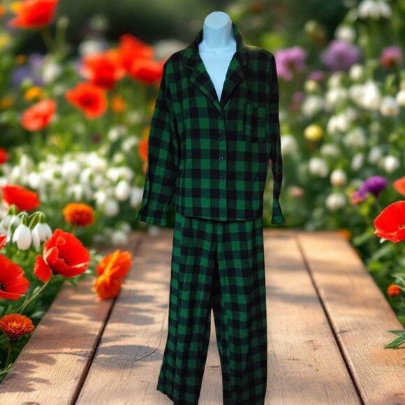 NEW - SLEEPWEAR / PAJAMA SET - GREEN - FOREVER 21 - SIZE 1X - Picture 1 of 6